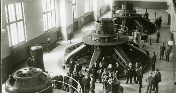 Imatran voimalaitoksen konesali vuonna 1929